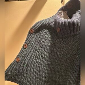 Women’s Poncho- NWT Green with Brown Button Detail. One Size.